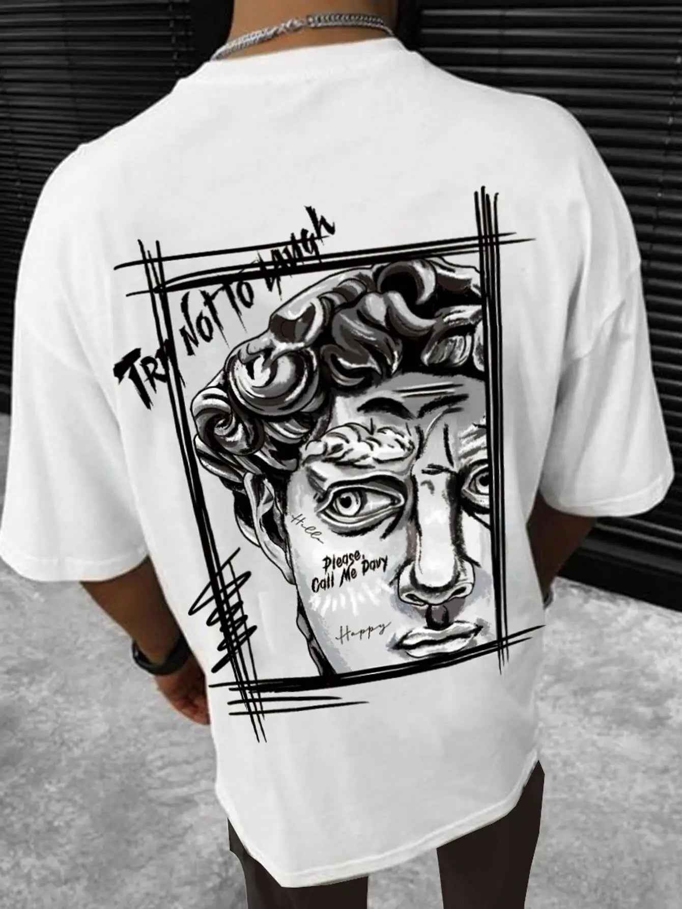 Camiseta Masculina com Design Criativo de Escultura e Expressão Textual